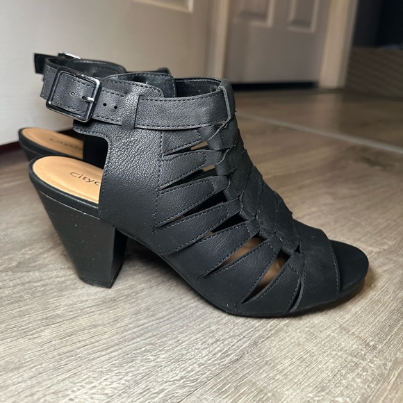 Black Peep Toe Heels Size 8 - by Classified. Lineup - Picture 2 of 3
